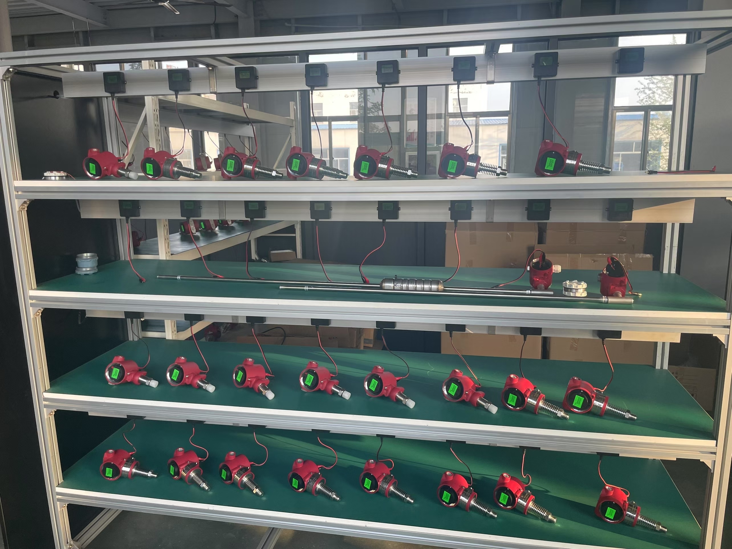 Is there a guarantee for technological updates in the procurement of utility model patent cluster benchmark instruments?